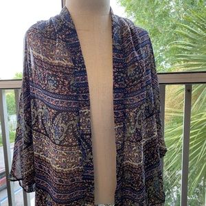 👇 Francesca’s Paisley Kimono cardigan 👘 👙